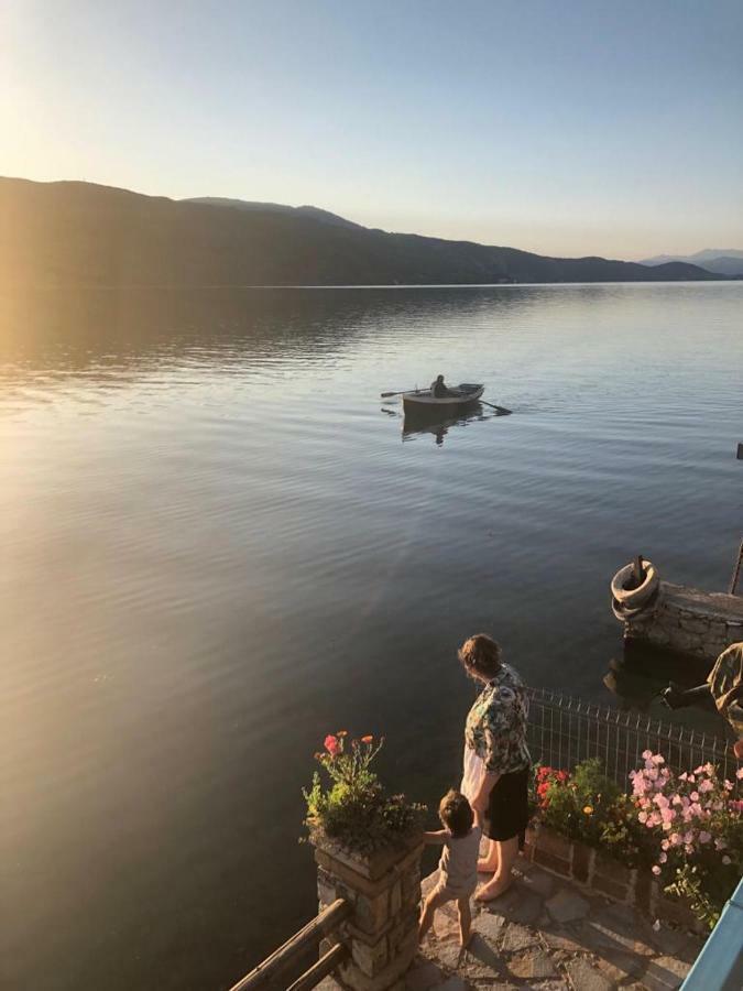 Rosa B&B Lini Eksteriør billede